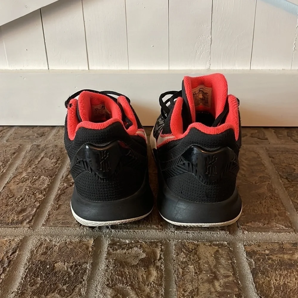 Nike Kyrie Irving Flytrap 2 Black Bright Crimson Size 8.5